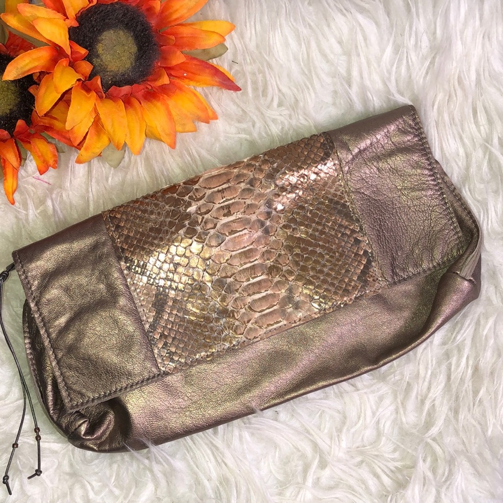 🌺leather clutch 🌺